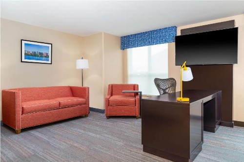 Hampton Inn & Suites Madison Downtown - image 43