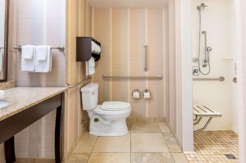 Hampton Inn & Suites Madison Downtown - image 44