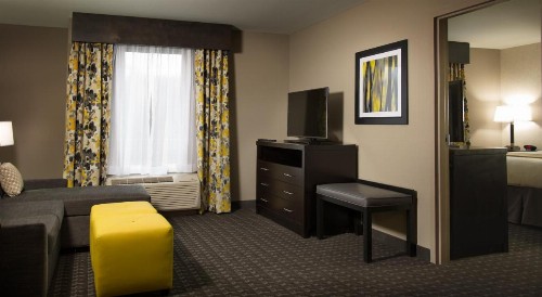 Holiday Inn Express and Suites Madison Central an IHG Hotel - image 17