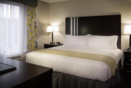 Holiday Inn Express and Suites Madison Central an IHG Hotel - image 7