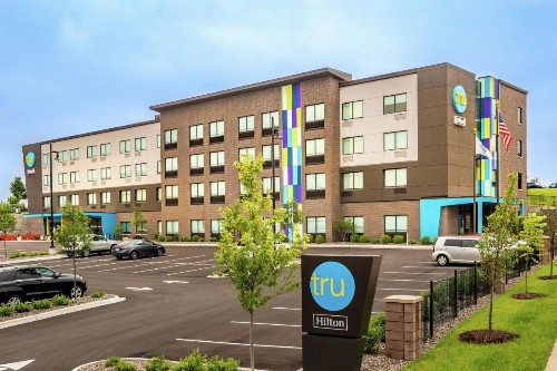 Tru By Hilton Madison West - image 1