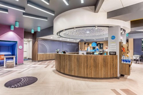 Tru By Hilton Madison West - image 4