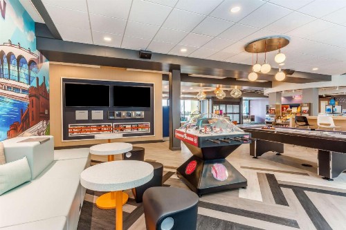 Tru By Hilton Madison West - image 6