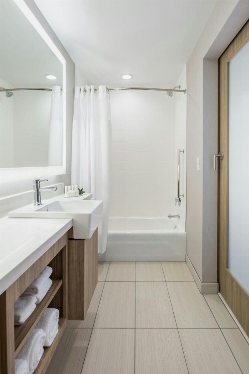 SpringHill Suites Madison - image 27