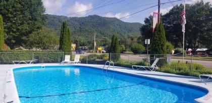 A Holiday Motel - Maggie Valley - image 6