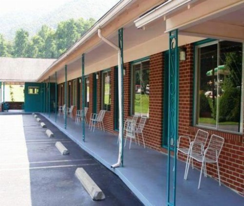 Scottish Inn Maggie Valley - image 2