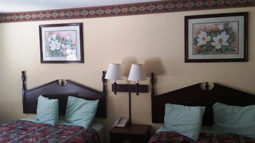 Scottish Inn Maggie Valley - image 23