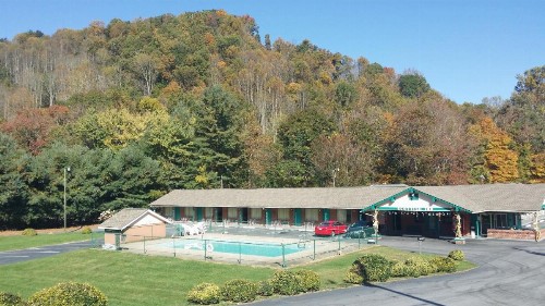 Scottish Inn Maggie Valley - image 4