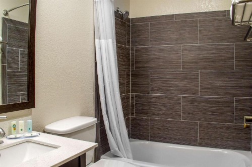 Quality Inn & Suites Maggie Valley - image 9