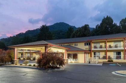 Ramada by Wyndham Maggie Valley - image 10