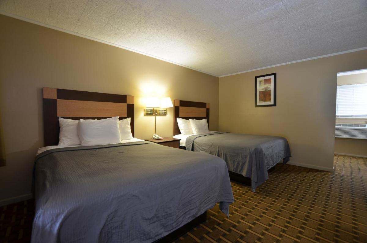 Travelowes Motel - Maggie Valley - main image