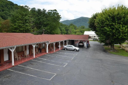 Travelowes Motel - Maggie Valley - image 10