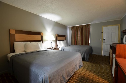 Travelowes Motel - Maggie Valley - image 20