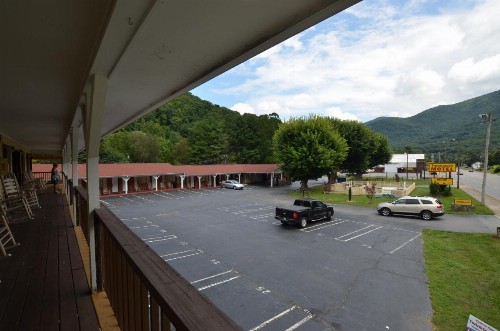 Travelowes Motel - Maggie Valley - image 22