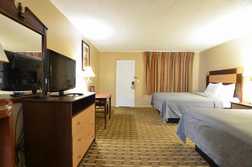 Travelowes Motel - Maggie Valley - image 23