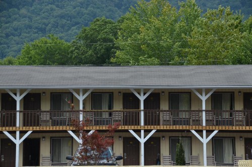 Travelowes Motel - Maggie Valley - image 26