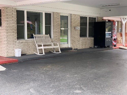 Travelowes Motel - Maggie Valley - image 32