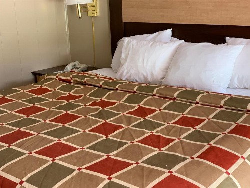 Travelowes Motel - Maggie Valley - image 39