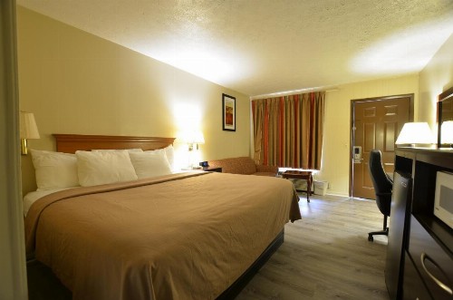 Travelowes Motel - Maggie Valley - image 42