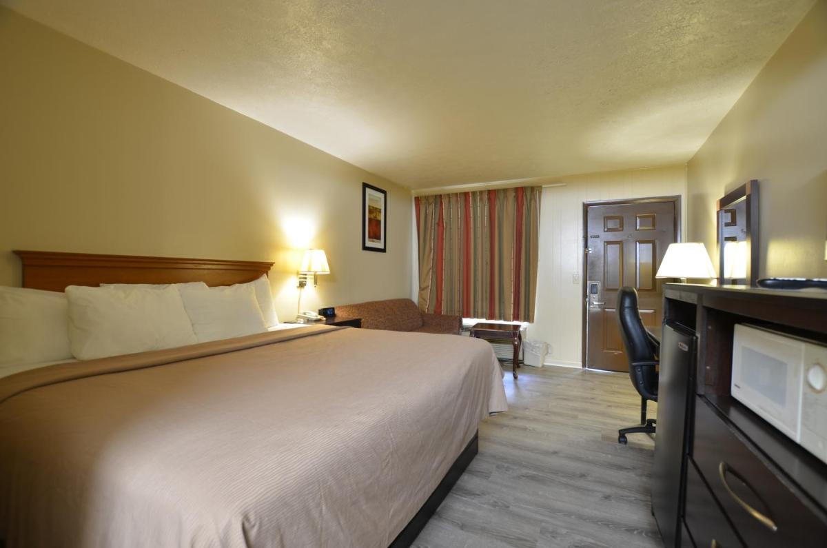 Travelowes Motel - Maggie Valley - image 7