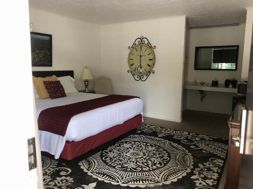 Cardinal Inn - image 23