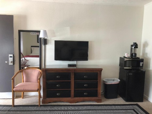 Cardinal Inn - image 30
