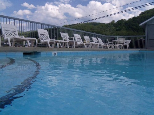 Four Seasons Inn - image 10