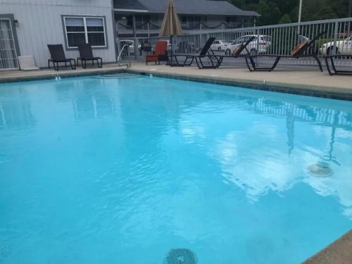 Four Seasons Inn - image 13