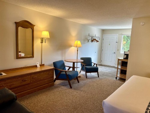 Four Seasons Inn - image 16