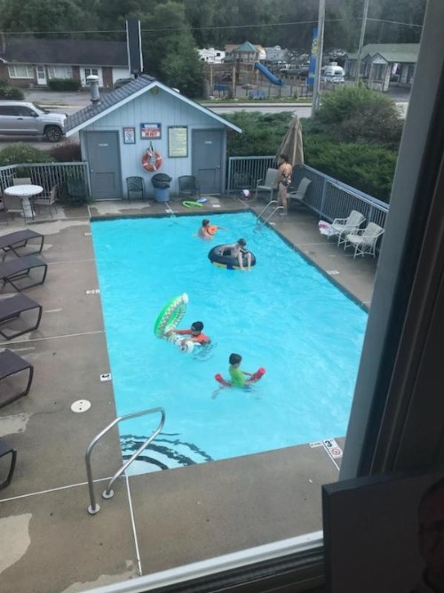 Four Seasons Inn - image 18