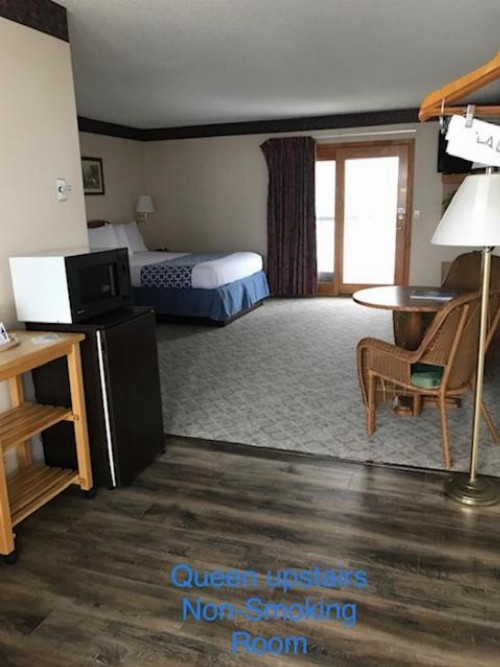 Four Seasons Inn - image 2