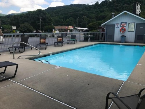 Four Seasons Inn - image 20