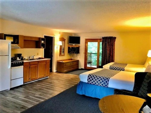 Four Seasons Inn - image 22