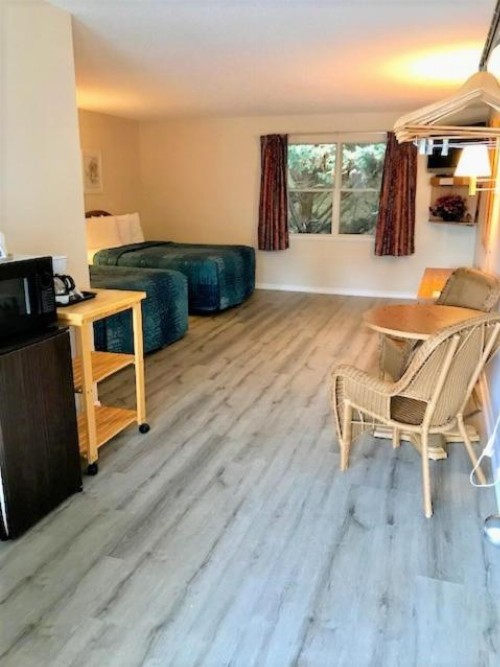 Four Seasons Inn - image 23