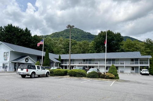 Four Seasons Inn - image 24