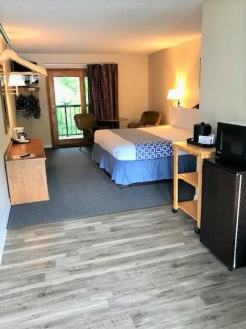 Four Seasons Inn - image 30