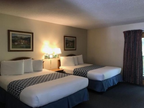 Four Seasons Inn - image 38