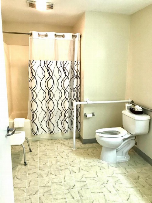 Four Seasons Inn - image 9