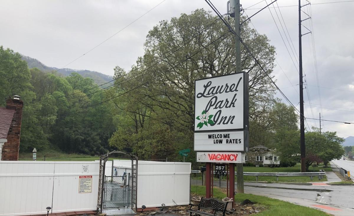 Laurel Park Inn - main image