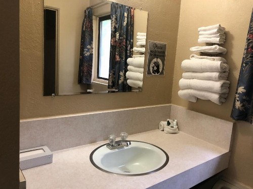 Laurel Park Inn - image 11