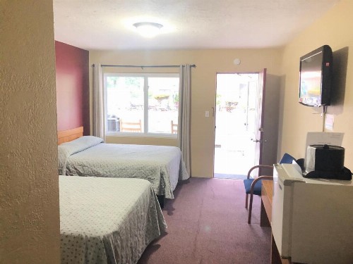 Laurel Park Inn - image 17