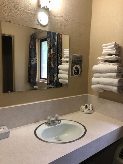Laurel Park Inn - image 24