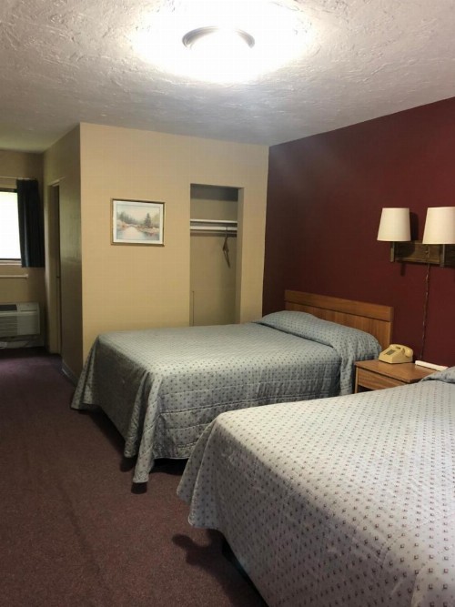 Laurel Park Inn - image 28