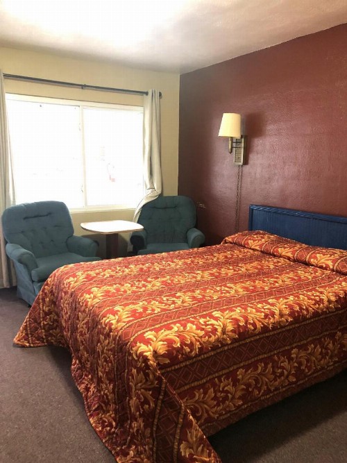 Laurel Park Inn - image 29