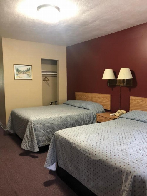Laurel Park Inn - image 31