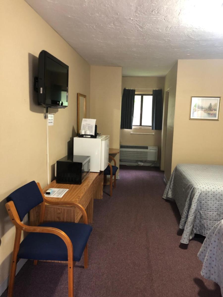 Laurel Park Inn - image 6