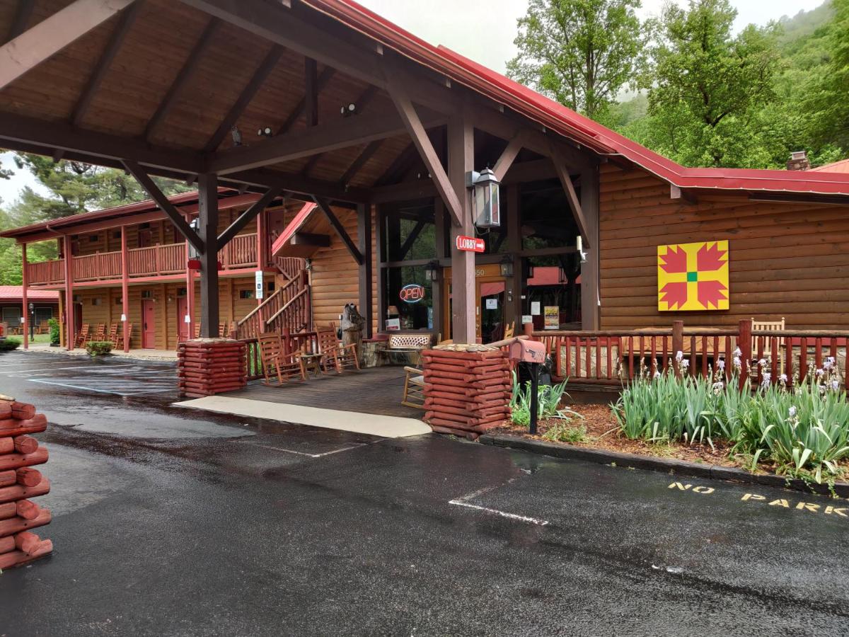 Smoky Falls Lodge - main image