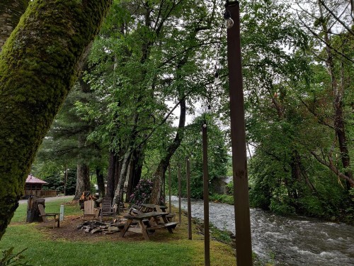 Smoky Falls Lodge - image 14