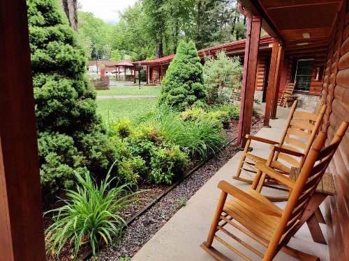Smoky Falls Lodge - image 2