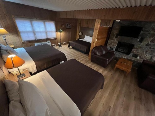 Smoky Falls Lodge - image 21